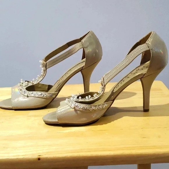 HEELS - Picture 6 of 8